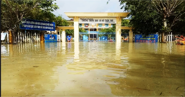 Phú Ninh: Nhiều trường tiếp tục cho học sinh nghỉ học ngày 11, 12/12 vì mưa ngập