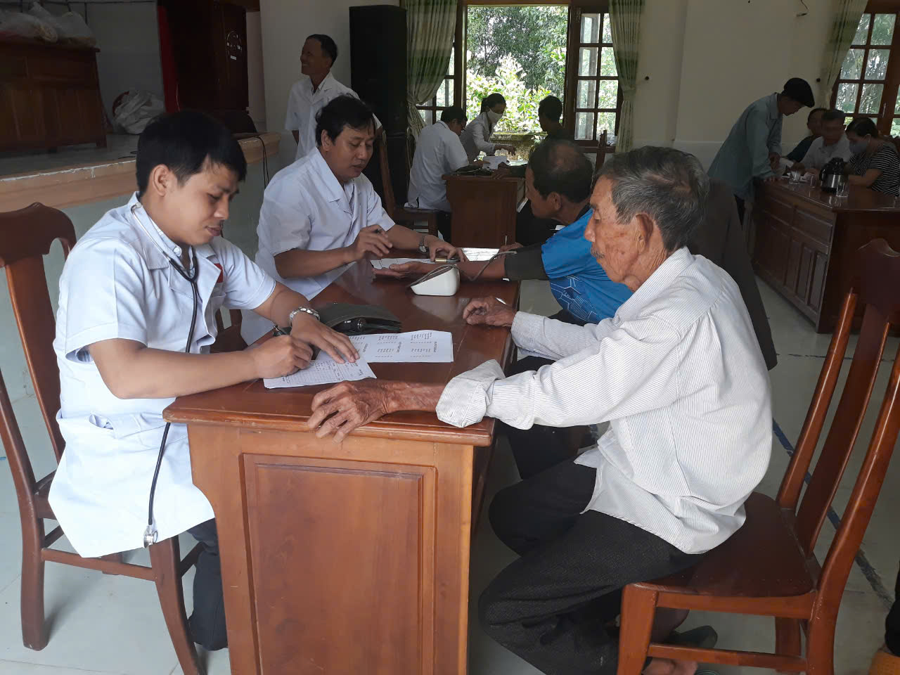 Khám sức khoẻ, cấp thuốc miễn phí cho người cao tuổi có hoàn cảnh khó khăn