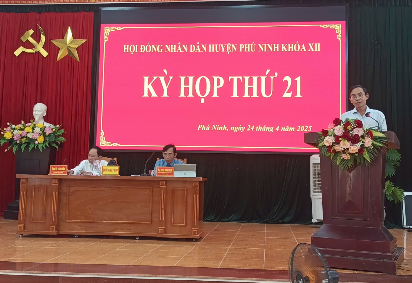 Thông qua Nghị quyết về chủ trương sắp xếp đơn vị hành chính cấp tỉnh, cấp xã